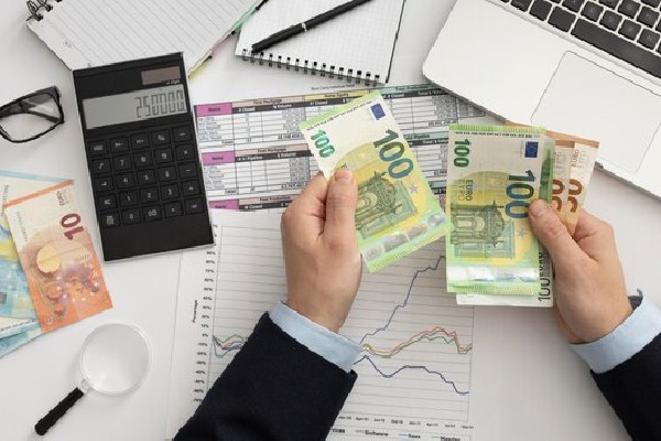 俄财政部：上半年联邦预算赤字3.694万亿卢布